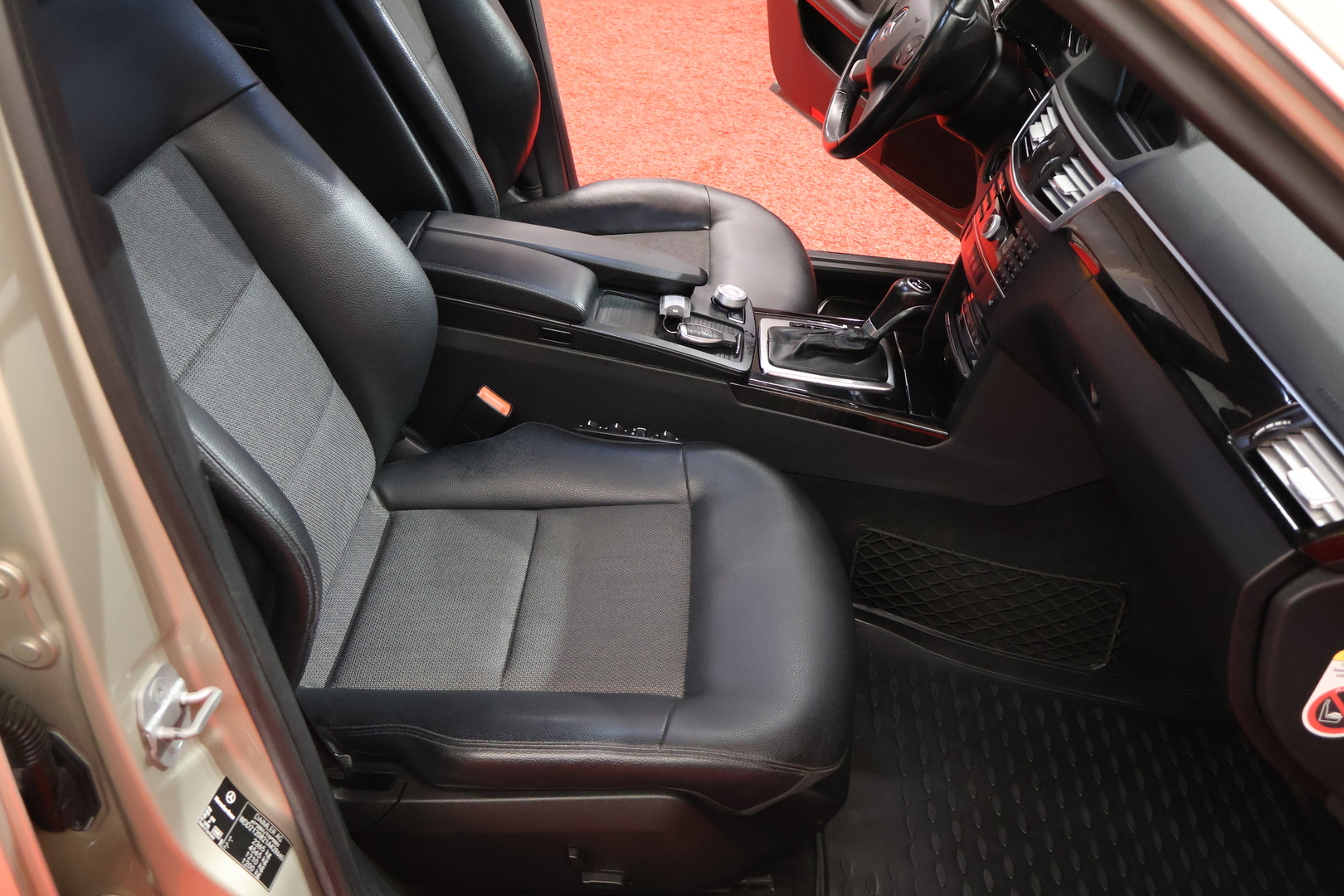 MERCEDES-BENZ E 2011