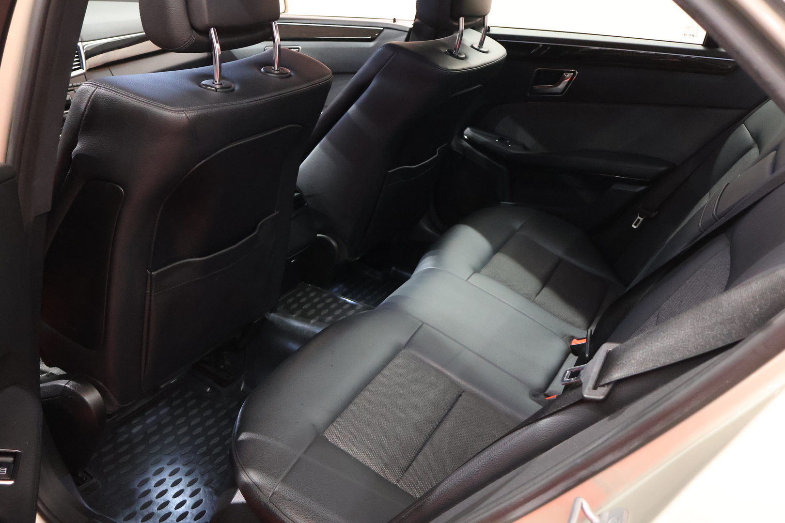 MERCEDES-BENZ E 2011