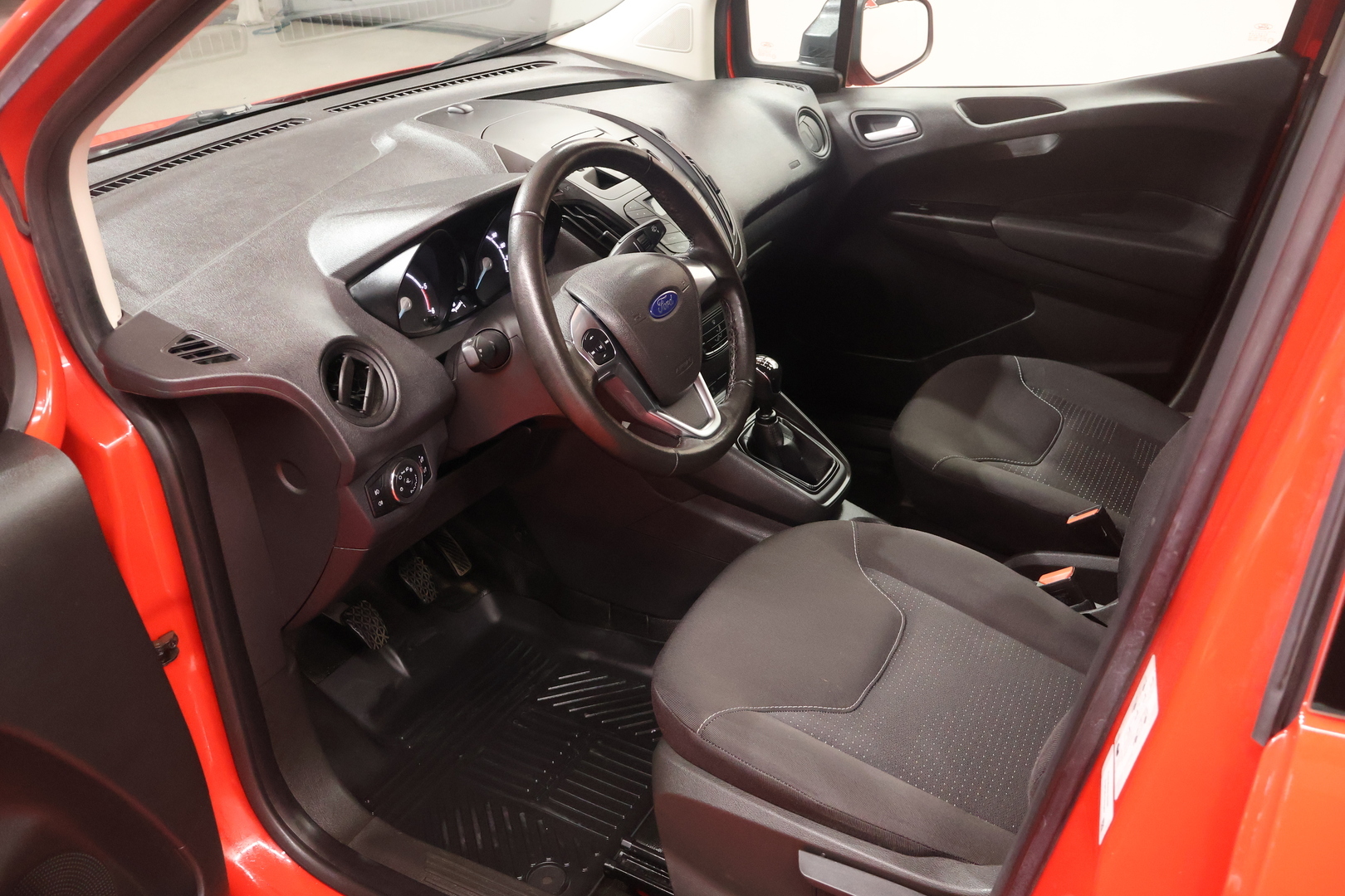 FORD TRANSIT COURIER 2022