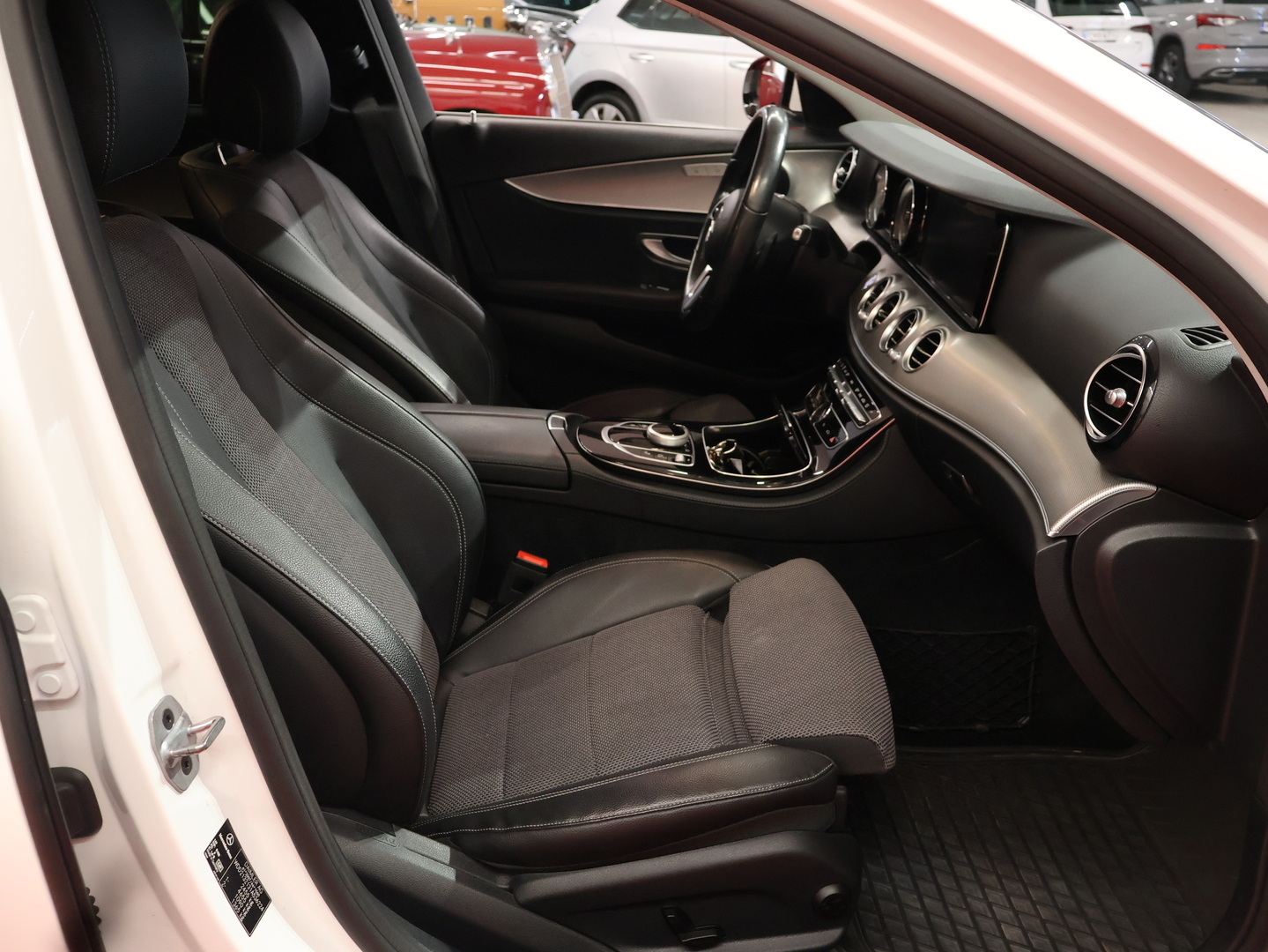 MERCEDES-BENZ E 2019