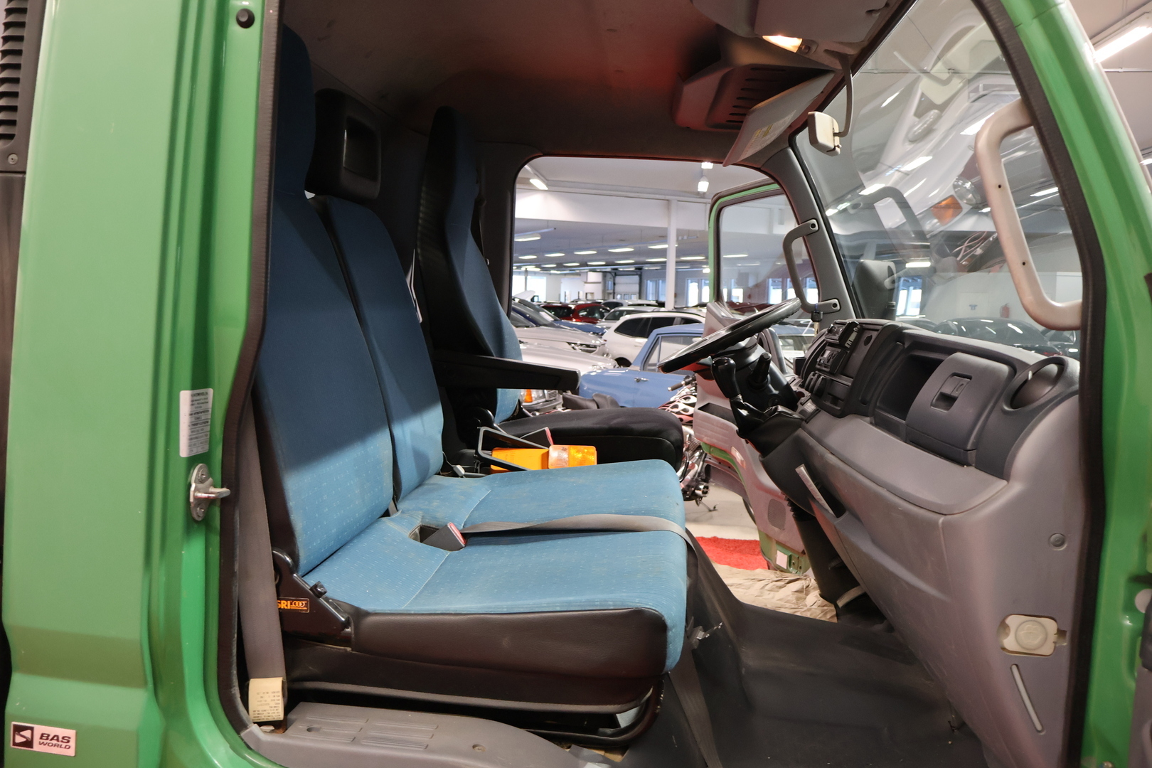 MITSUBISHI FUSO CANTER 2015