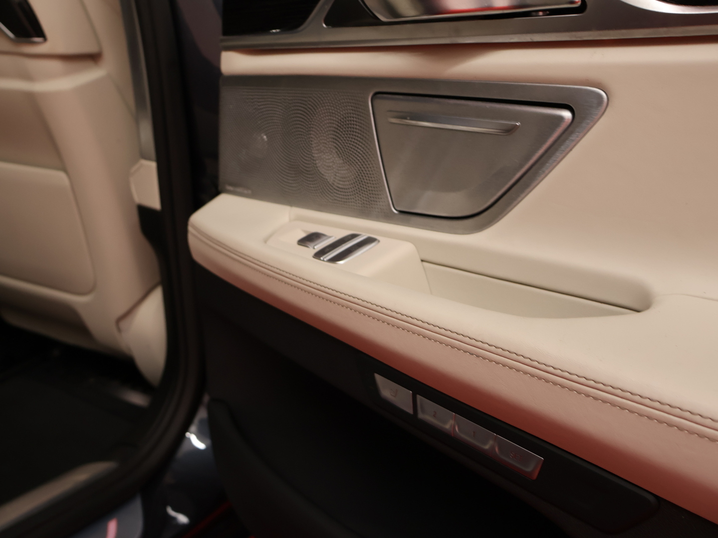 BMW 730 2016