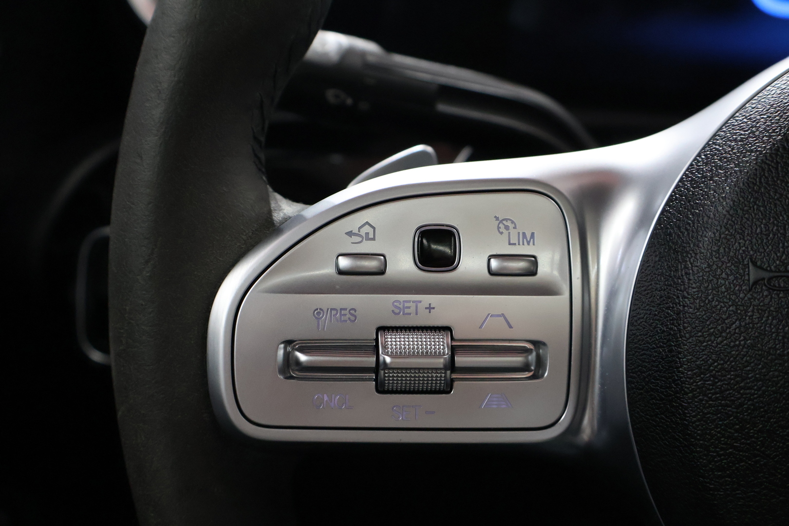 MERCEDES-BENZ A 2020