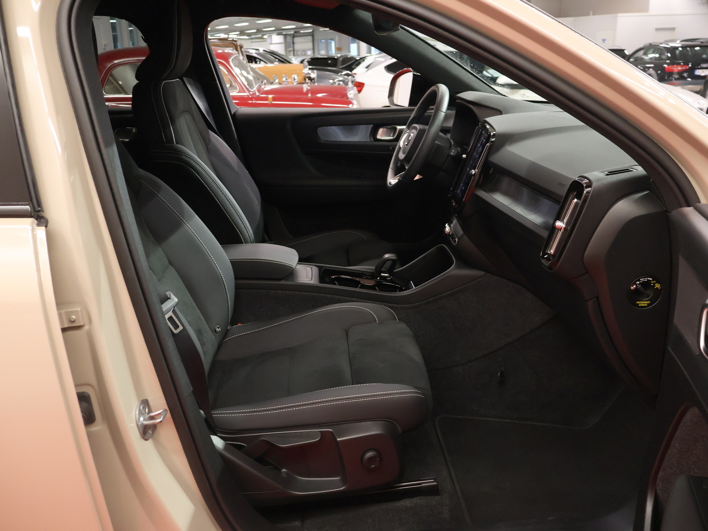 VOLVO EX40 2024