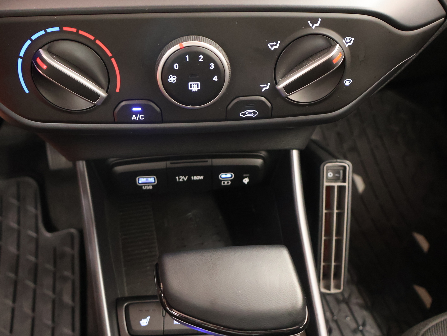 HYUNDAI i20 Hatchback 12