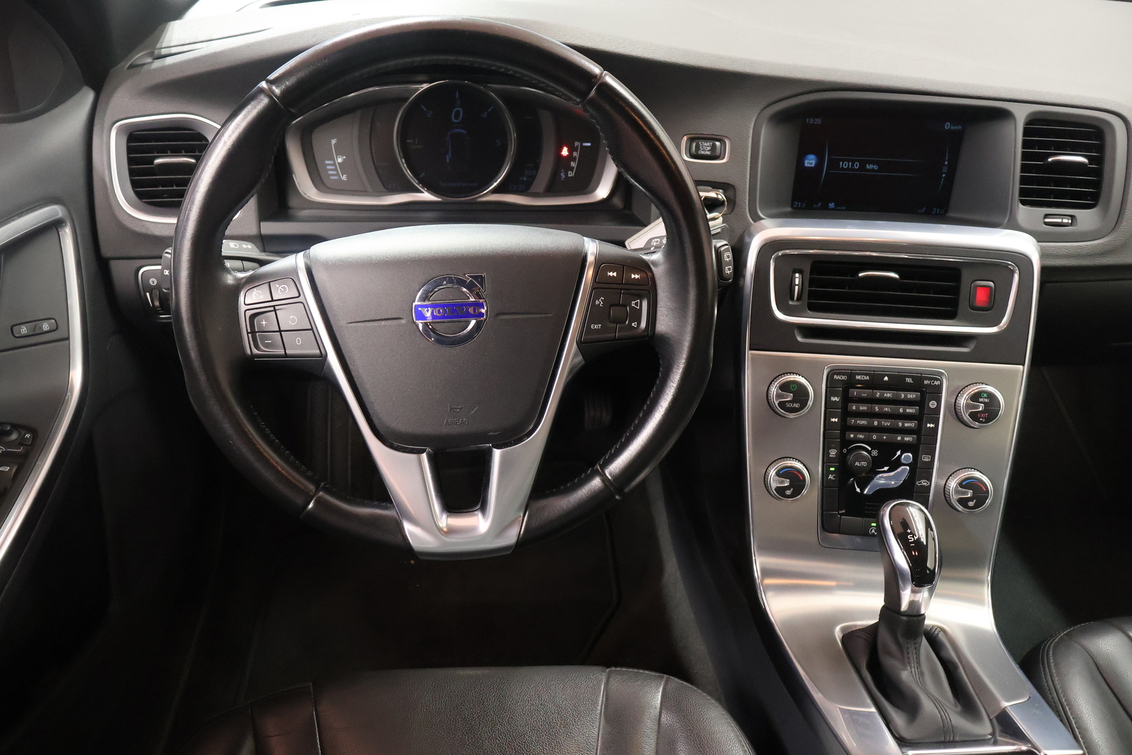 VOLVO V60 Cross Country 2016