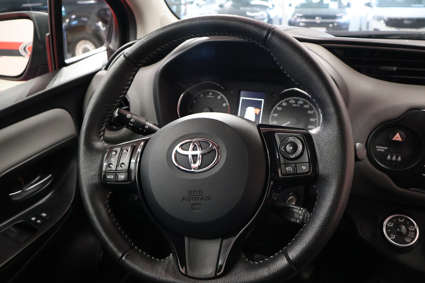 TOYOTA Yaris 2019