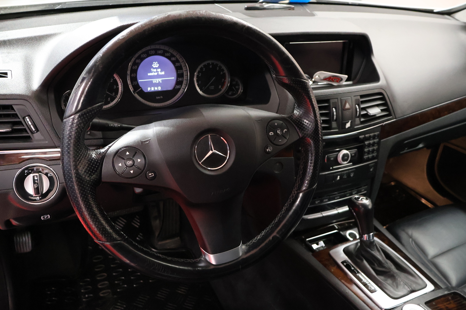 MERCEDES-BENZ E 2010