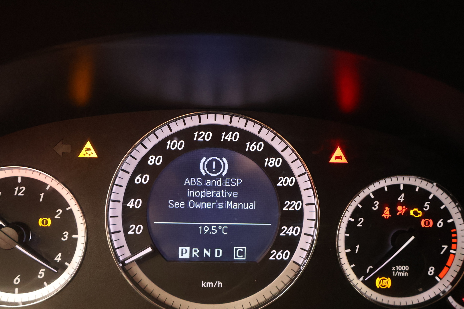 MERCEDES-BENZ E 2010