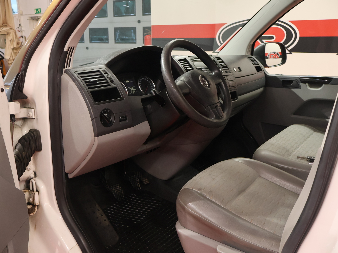 VOLKSWAGEN Transporter 2012