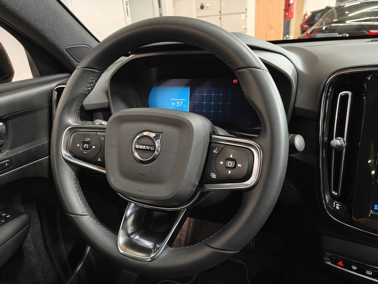 VOLVO C40 2023