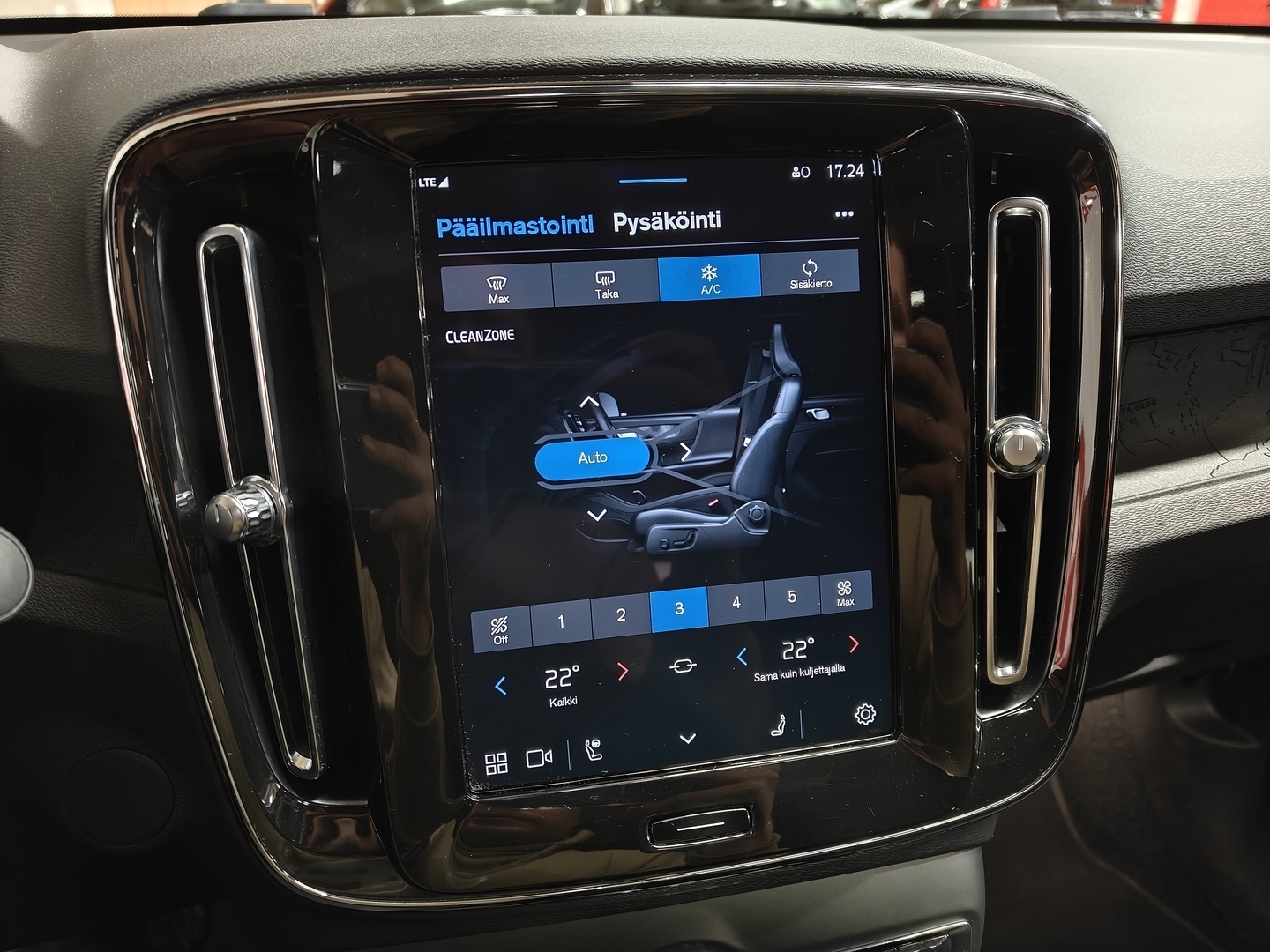 VOLVO C40 2023