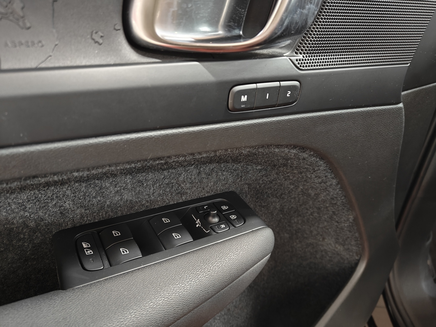VOLVO C40 2023