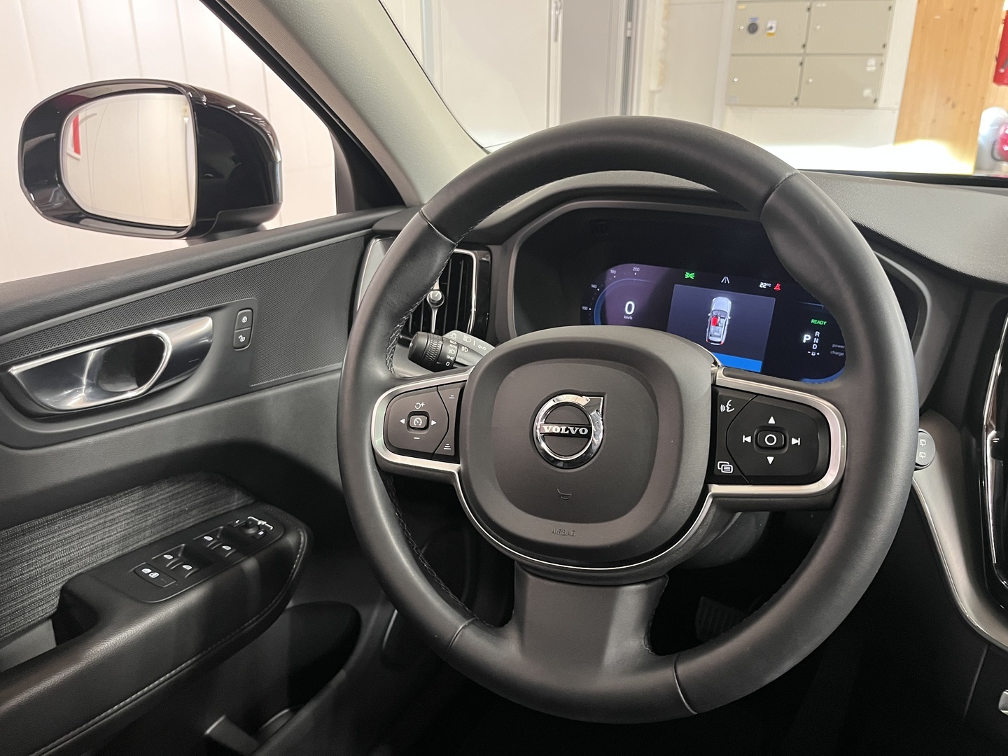 VOLVO XC60 2023