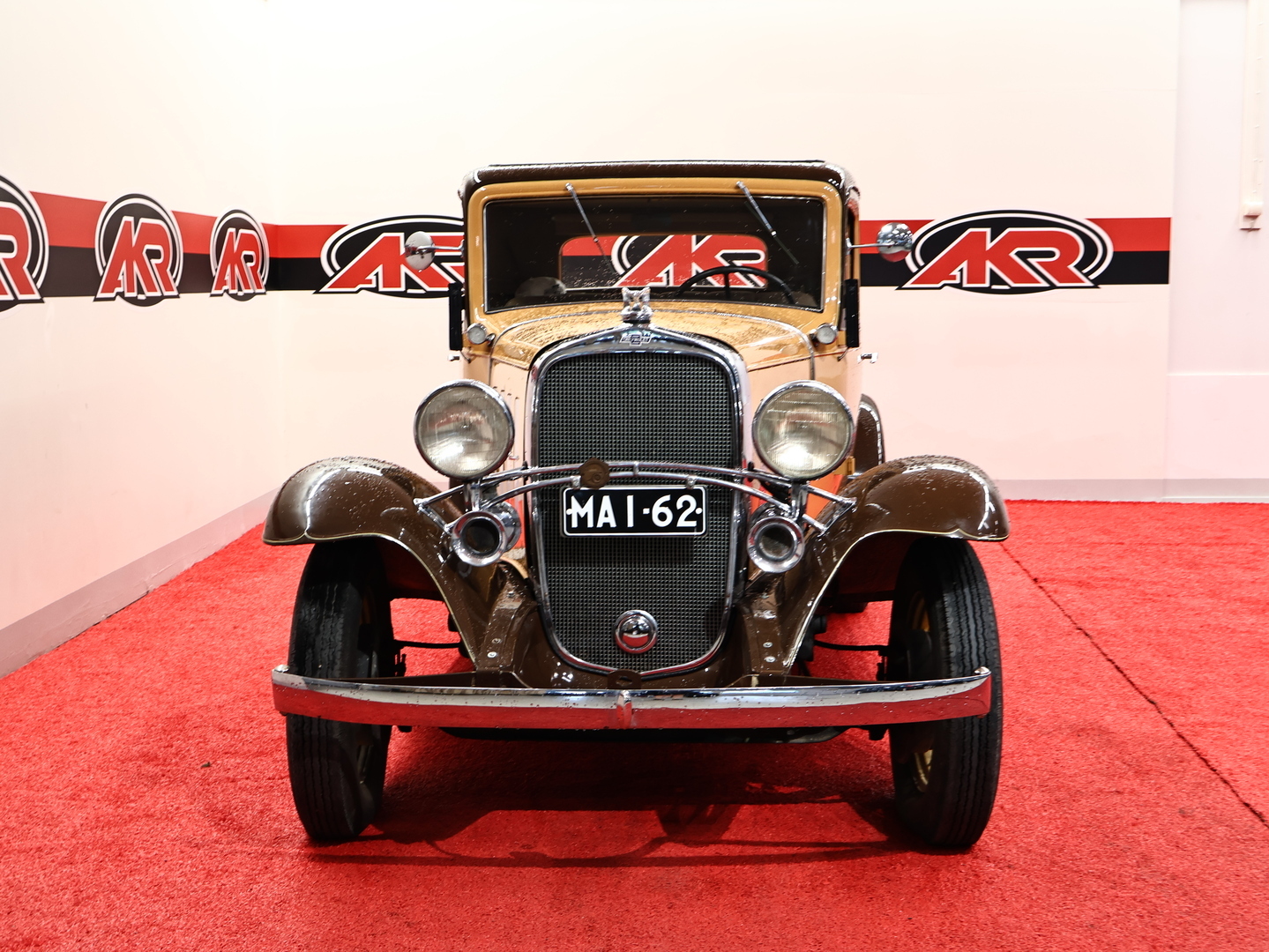 CHEVROLET Deluxe 2