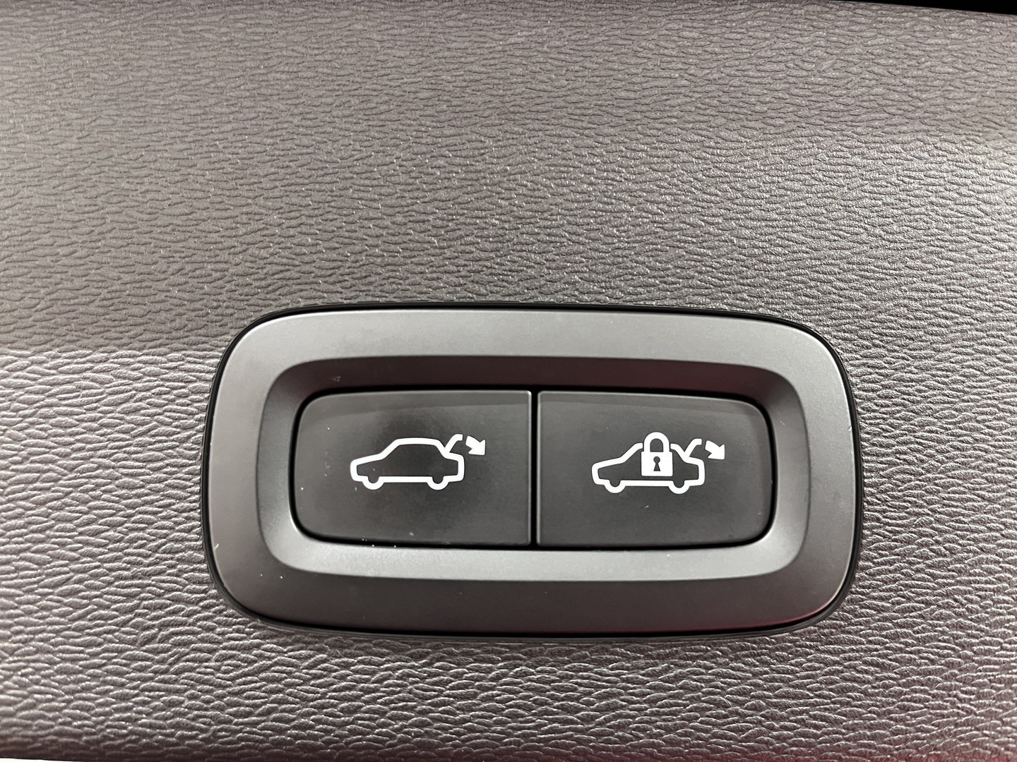 VOLVO C40 2023