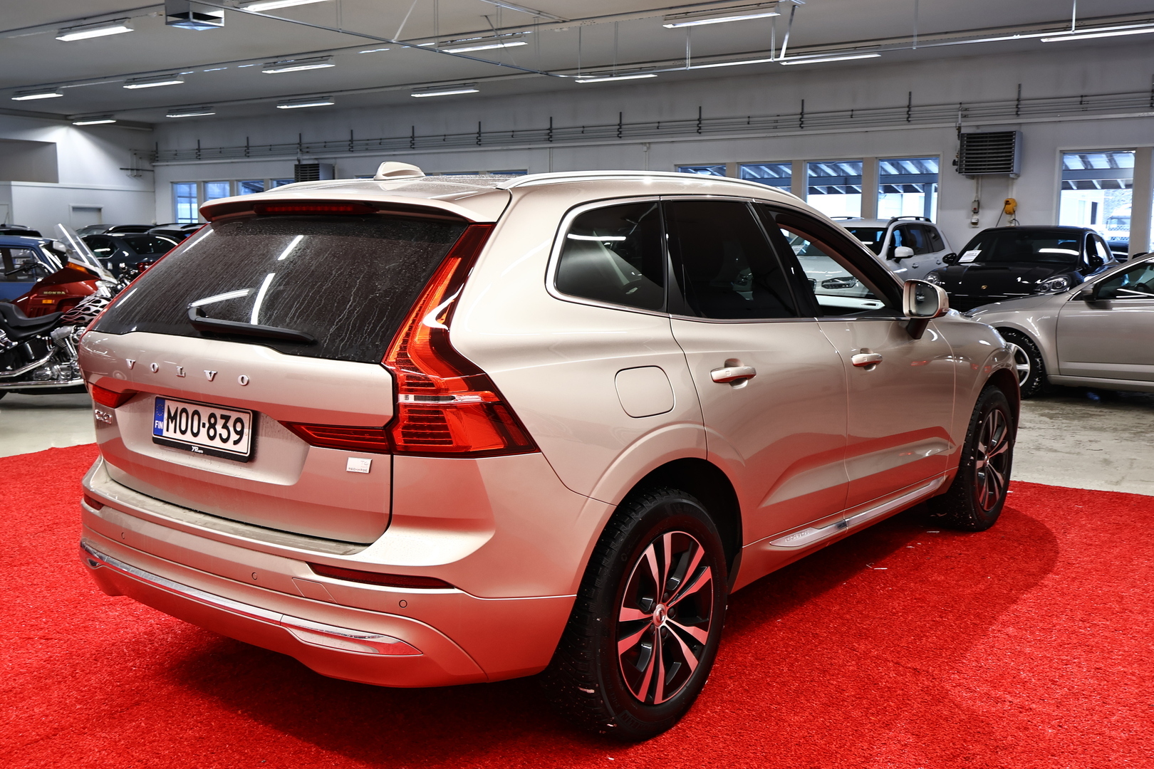 VOLVO XC60 2023