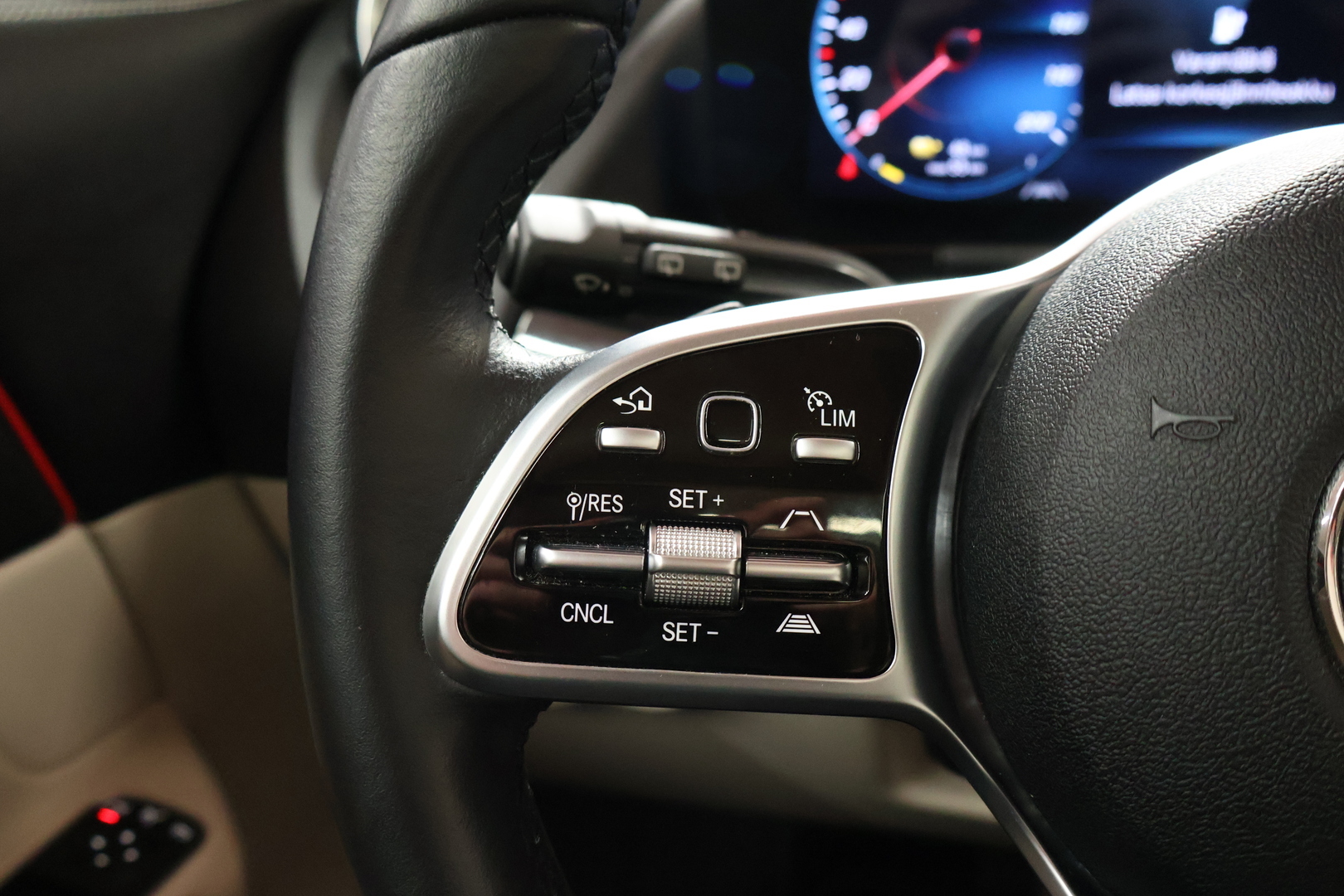 MERCEDES-BENZ EQA 2021