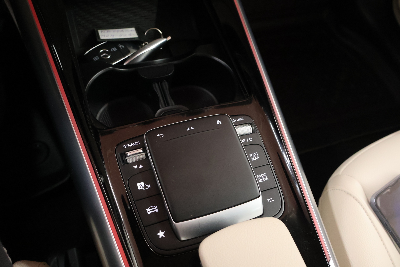 MERCEDES-BENZ EQA 2021