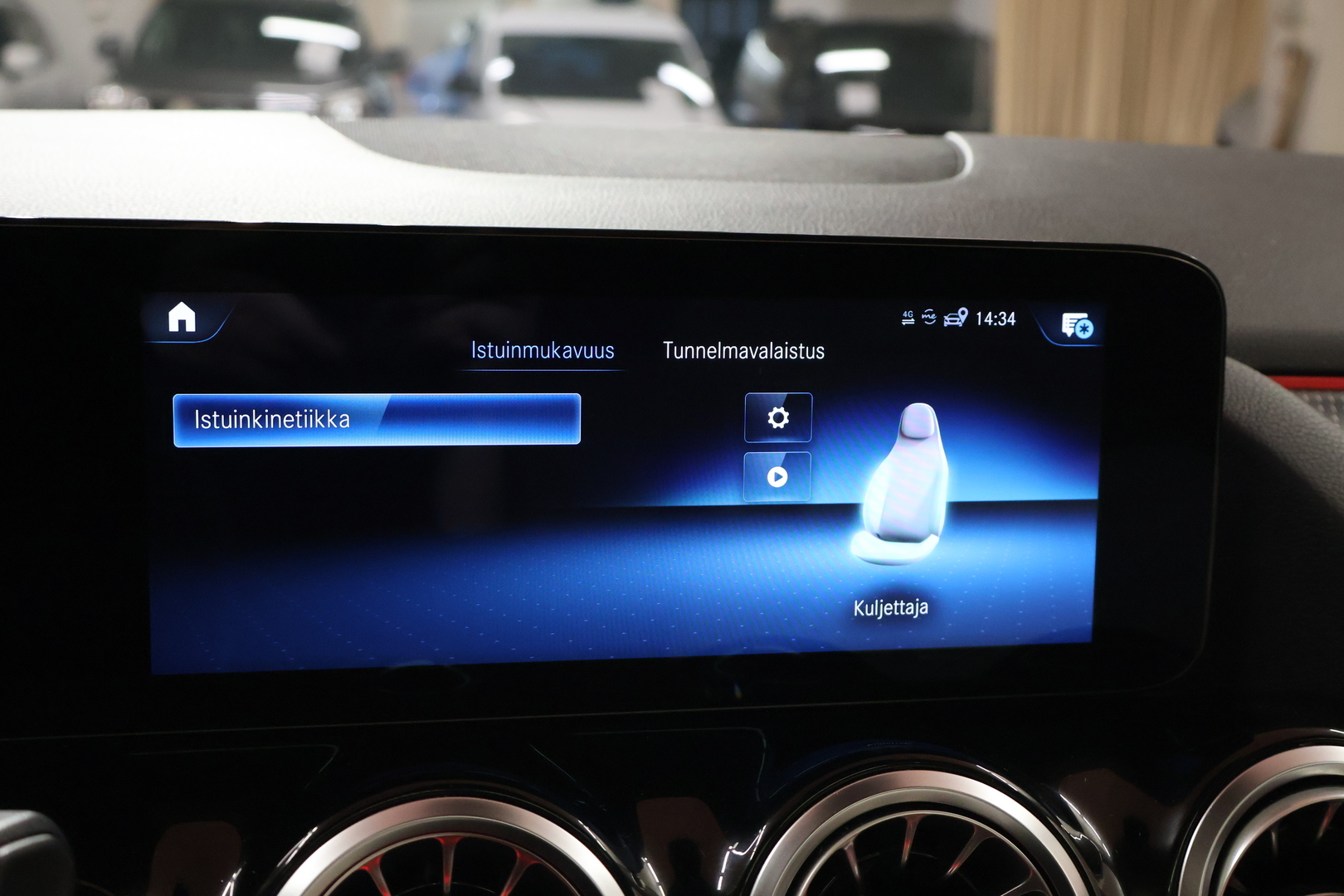 MERCEDES-BENZ EQA 2021