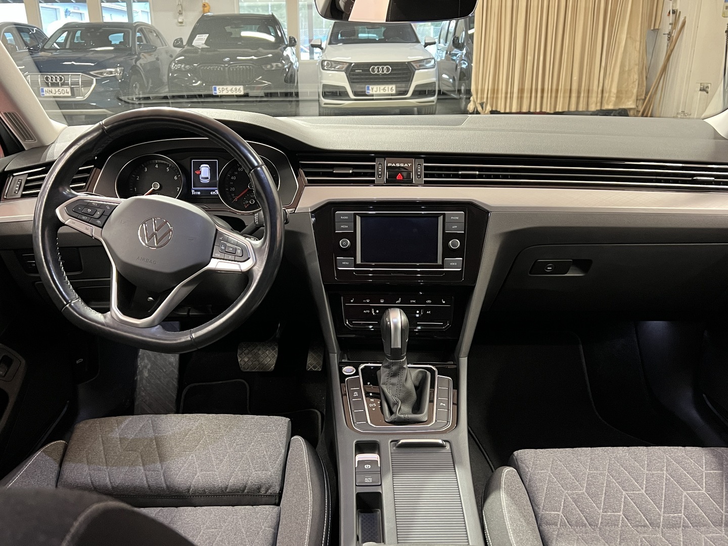 VOLKSWAGEN Passat 2023