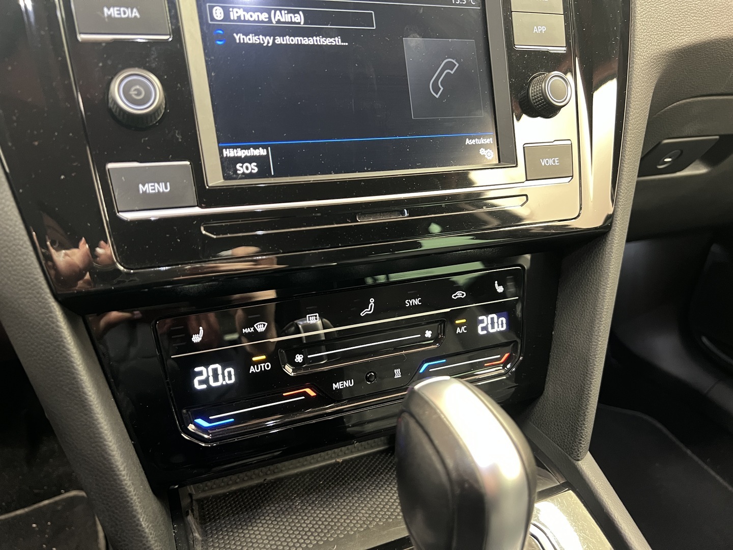 VOLKSWAGEN Passat 2023