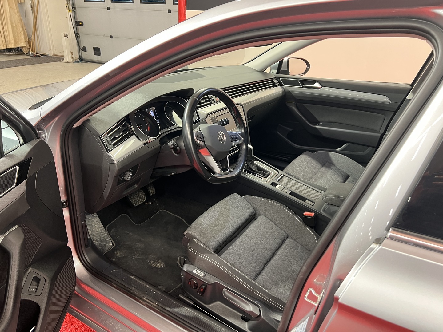 VOLKSWAGEN Passat 2023