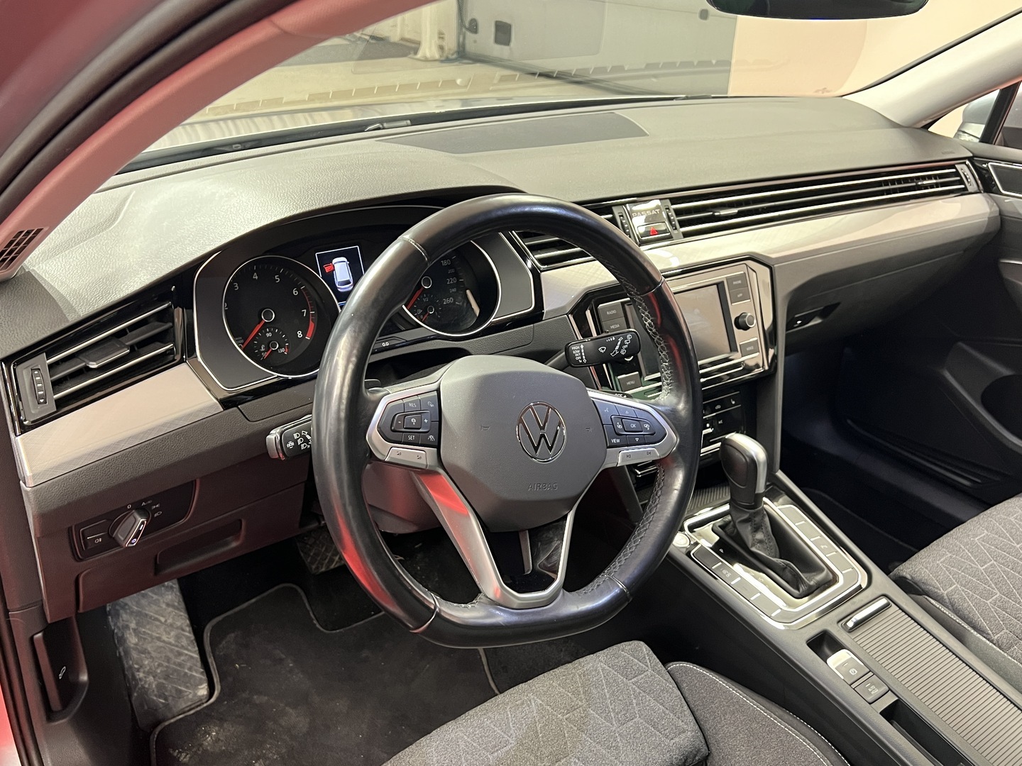 VOLKSWAGEN Passat 2023