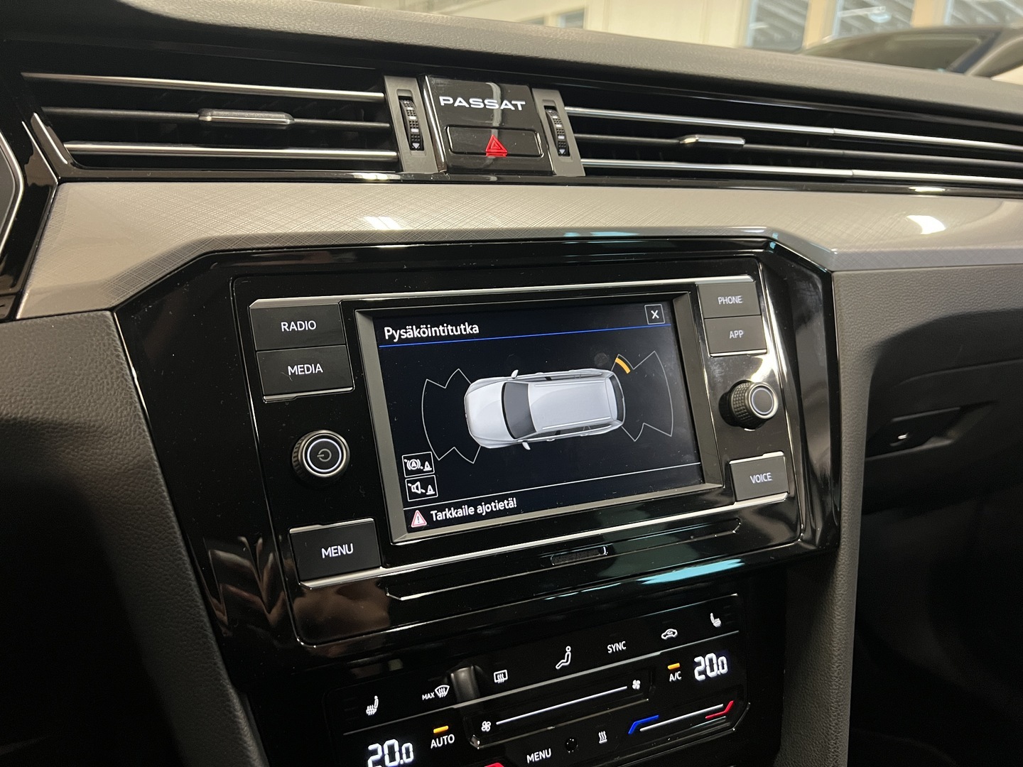 VOLKSWAGEN Passat 2023