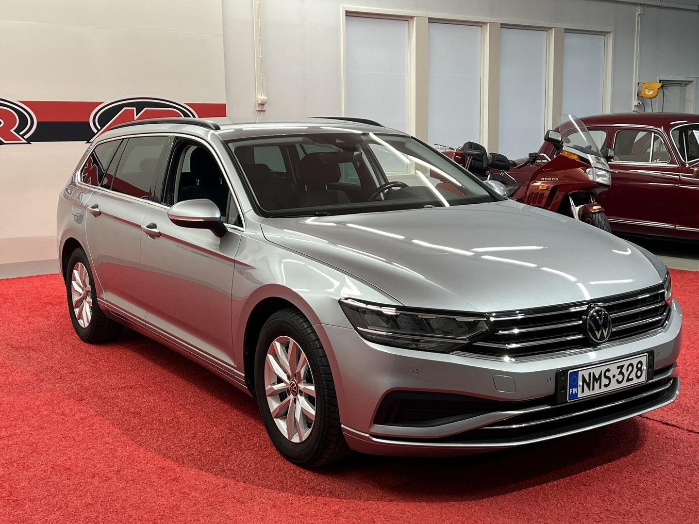 VOLKSWAGEN Passat 2023