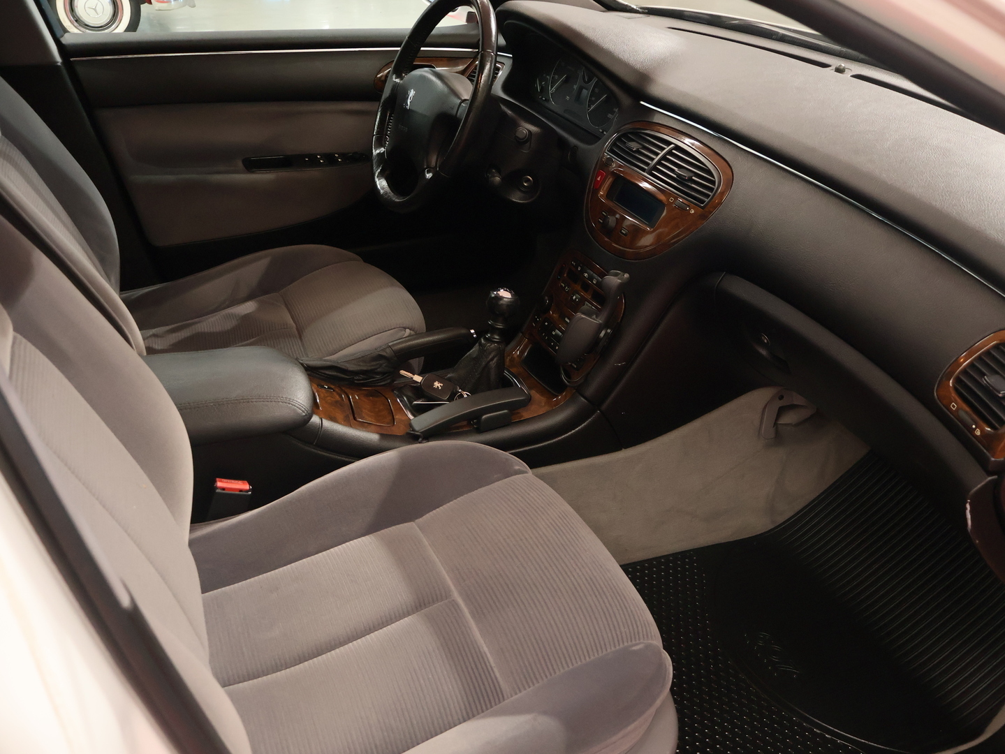 PEUGEOT 607 2003