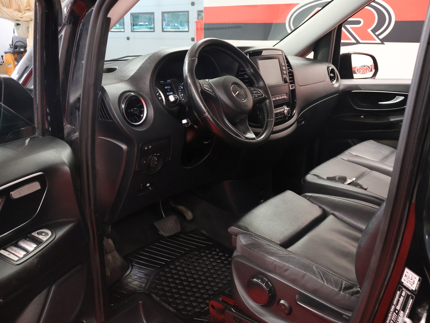 MERCEDES-BENZ Vito 2023