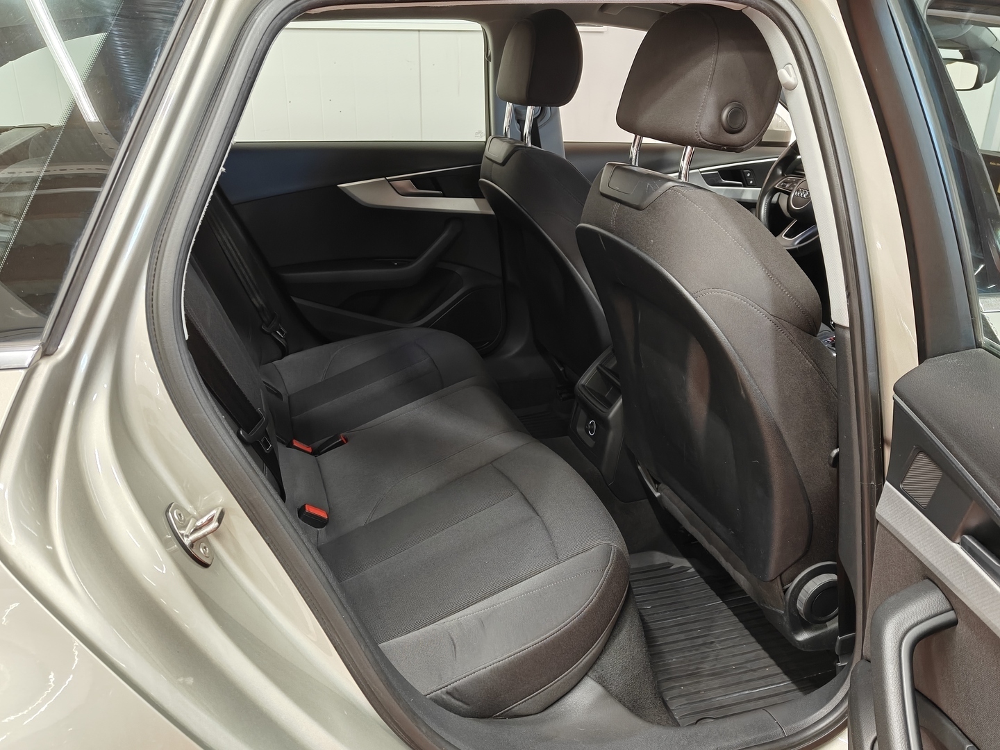 AUDI A4 2016