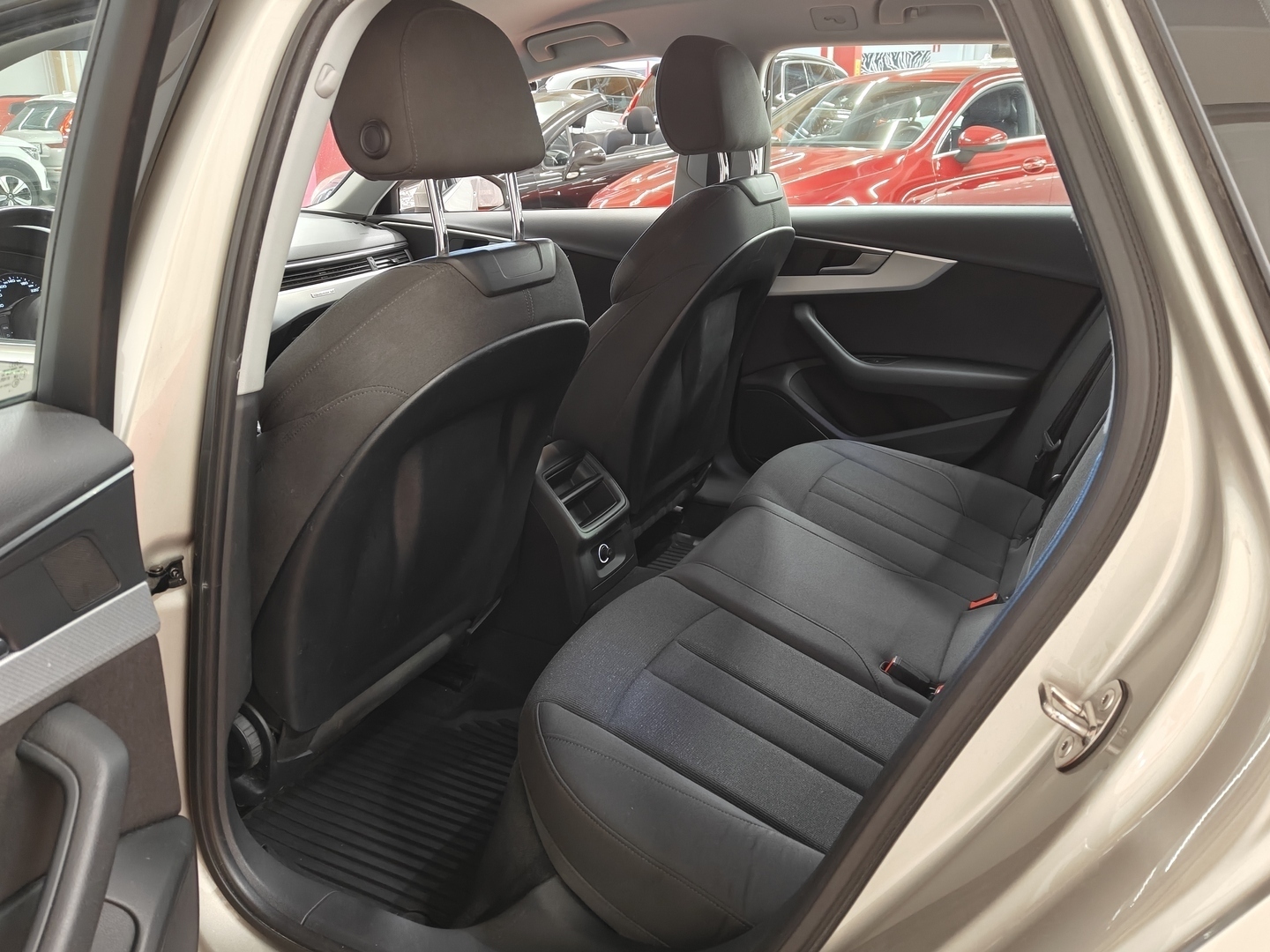 AUDI A4 2016