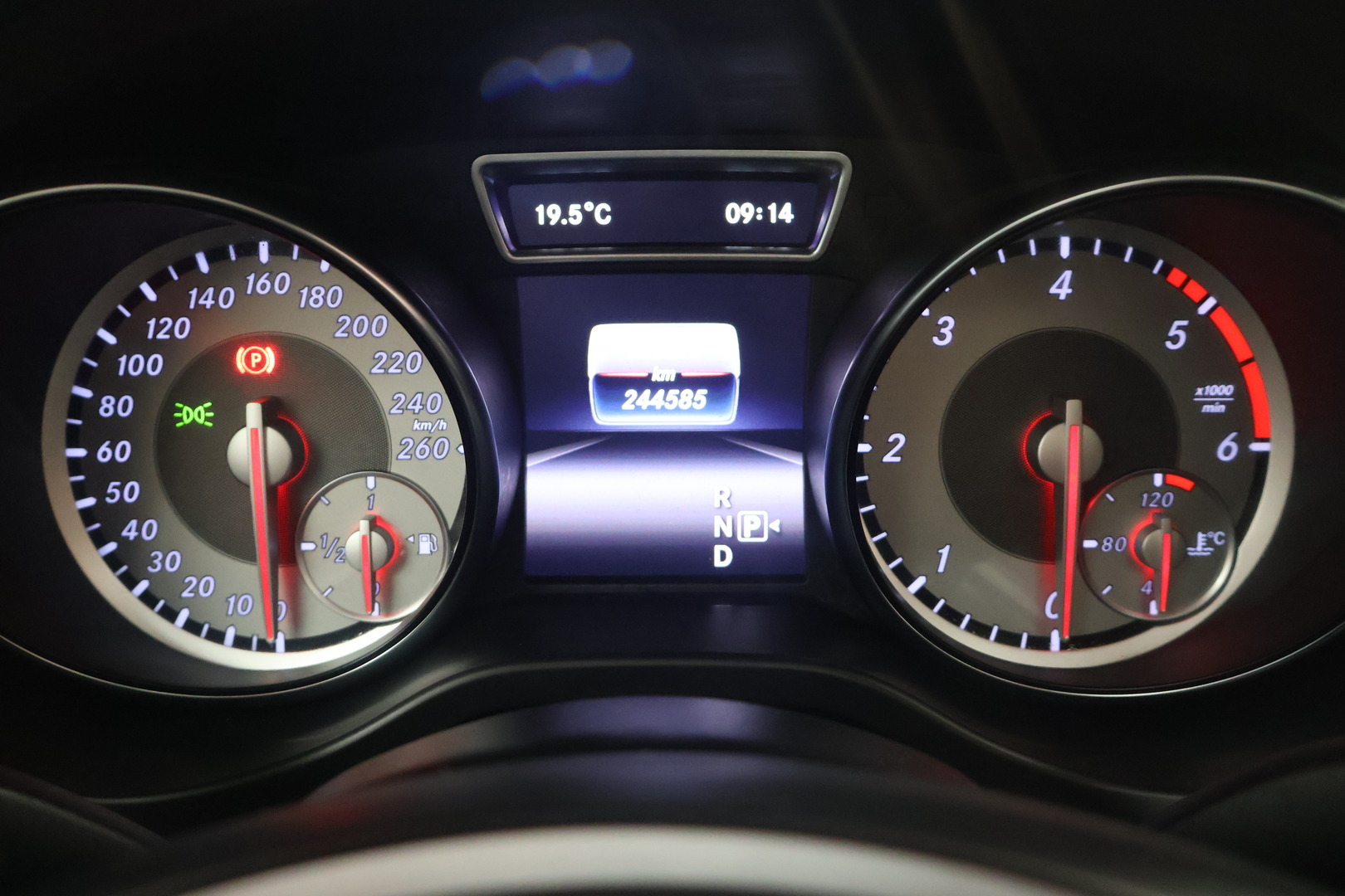 MERCEDES-BENZ CLA 2015