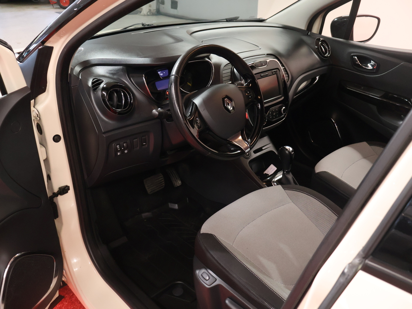 RENAULT Captur 6