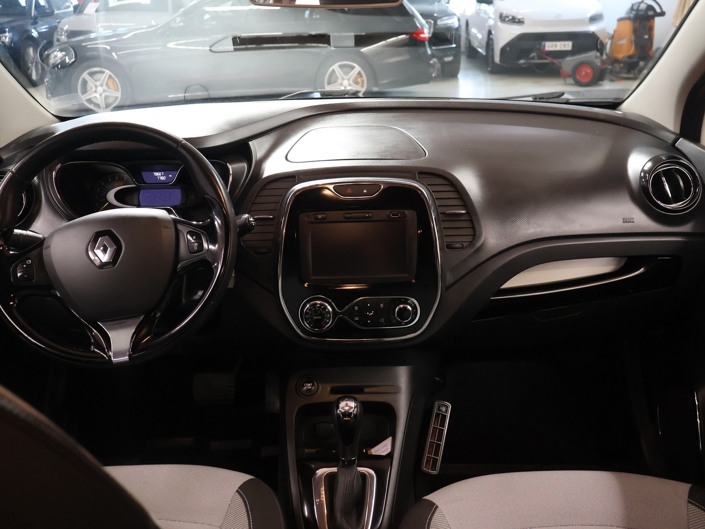 RENAULT Captur 8