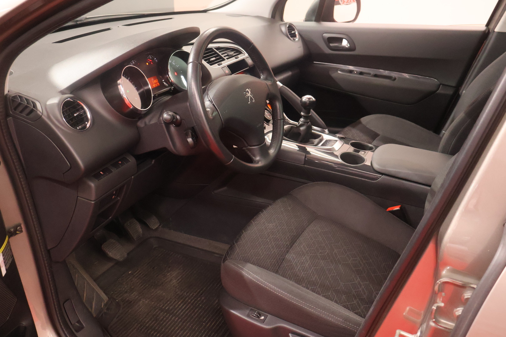 PEUGEOT 3008 2016