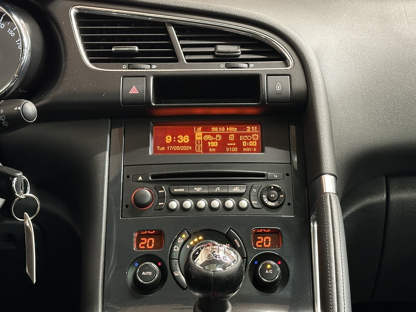 PEUGEOT 3008 2016
