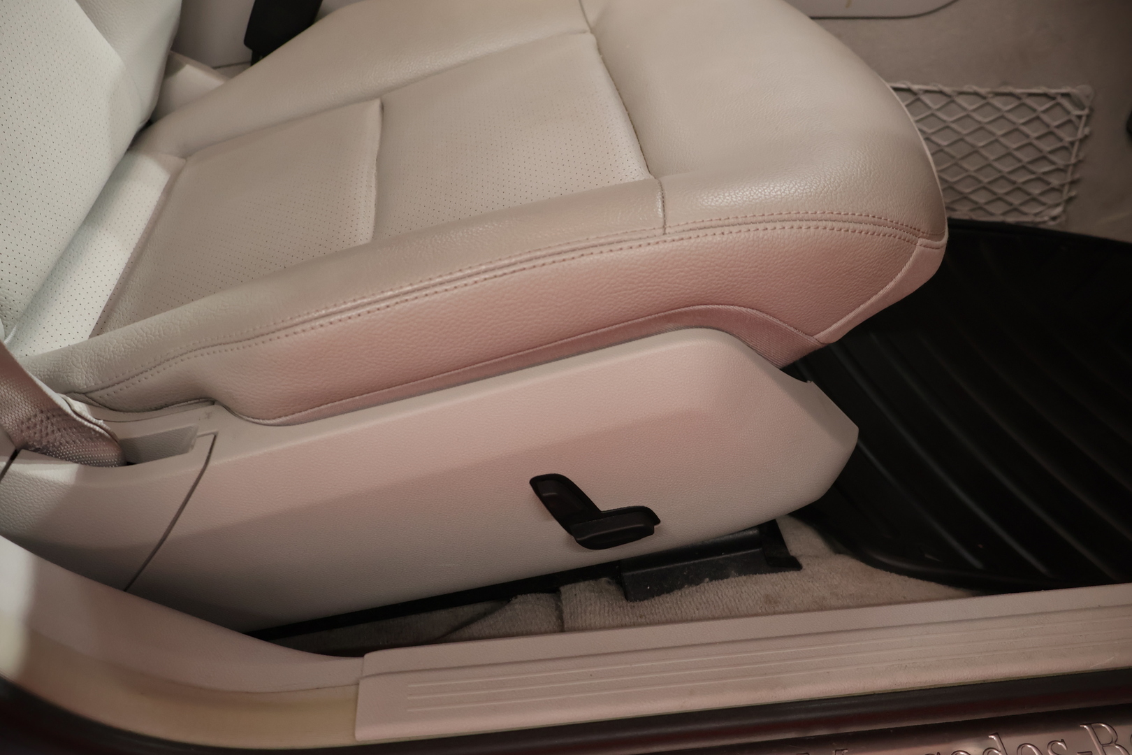 MERCEDES-BENZ E 2013