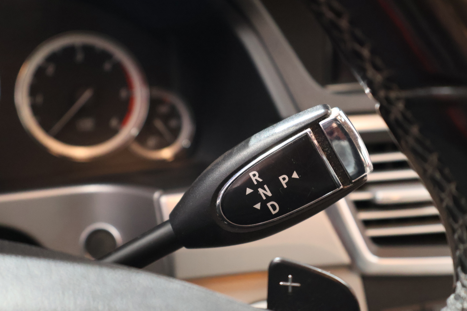 MERCEDES-BENZ E 2013