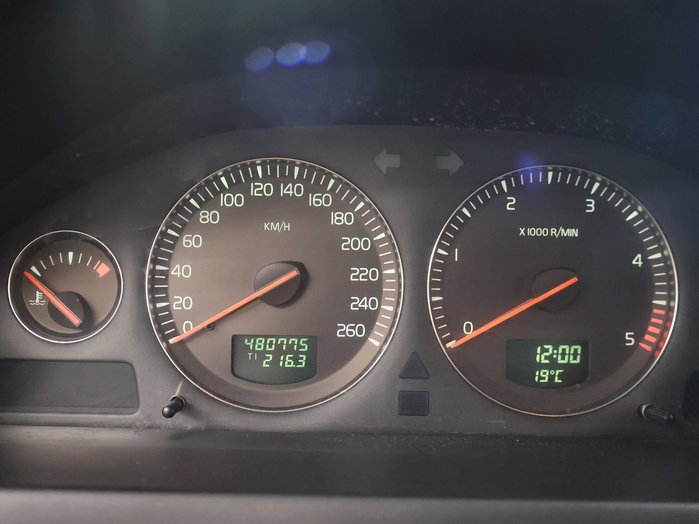 VOLVO XC90 2003