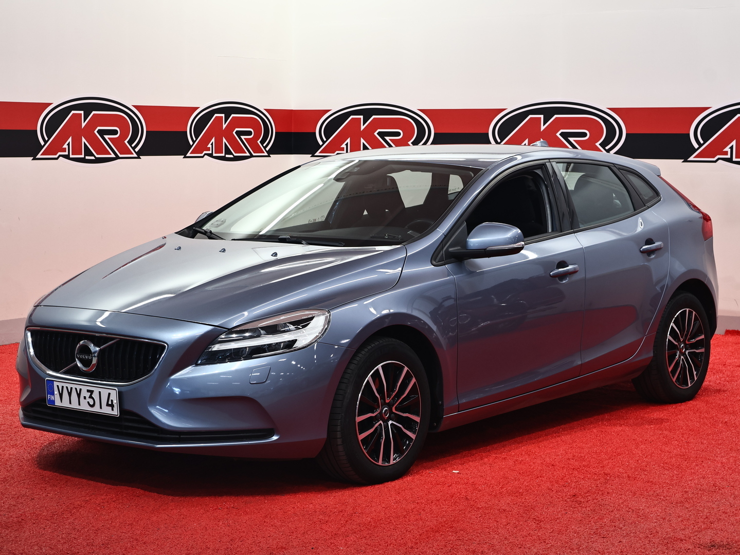 VOLVO V40 2016