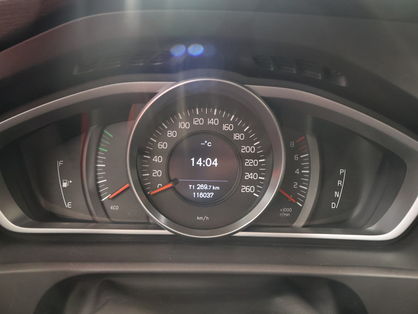 VOLVO V40 2016