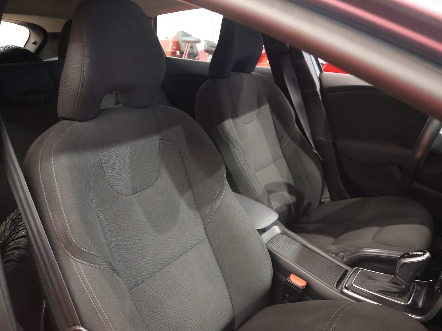 VOLVO V40 2016