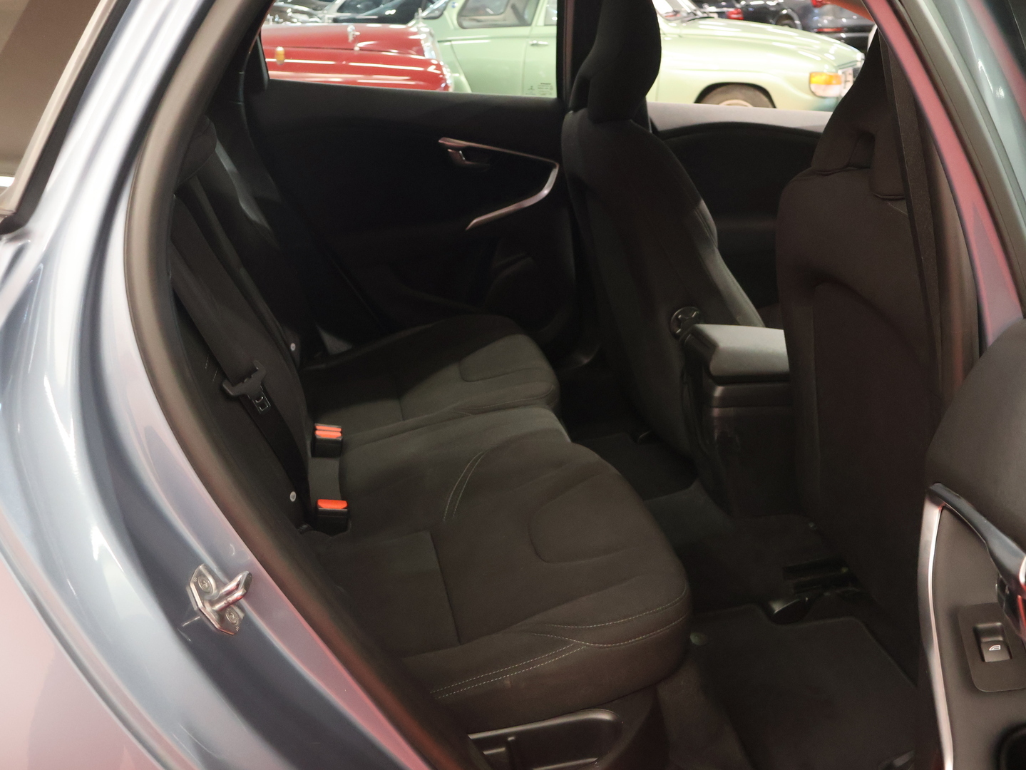 VOLVO V40 2016