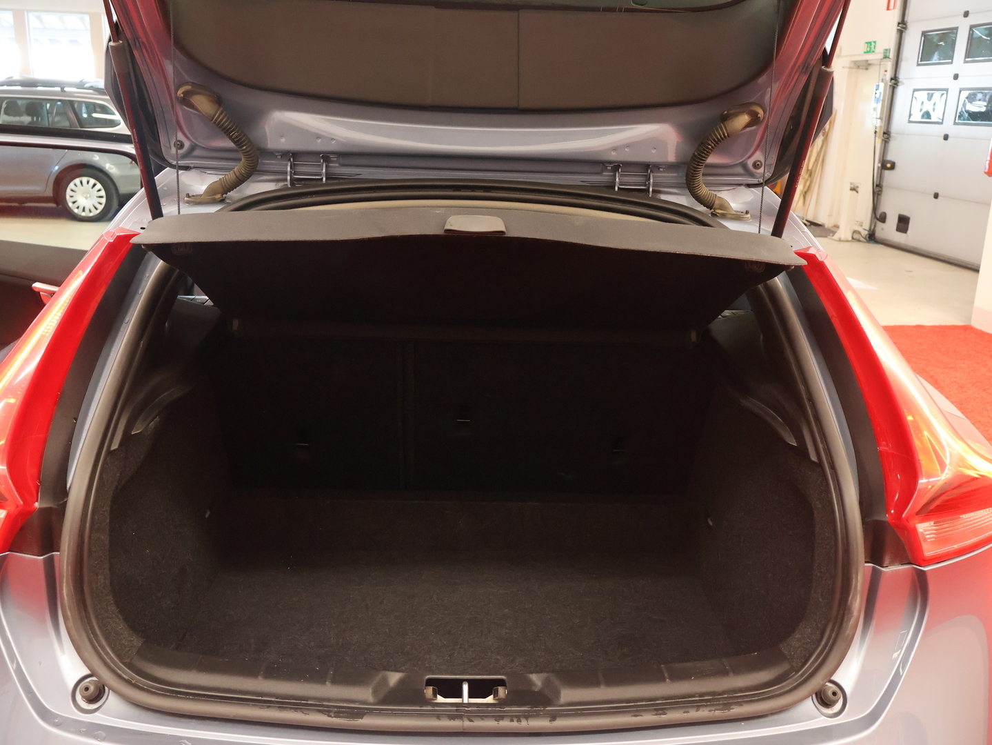 VOLVO V40 2016