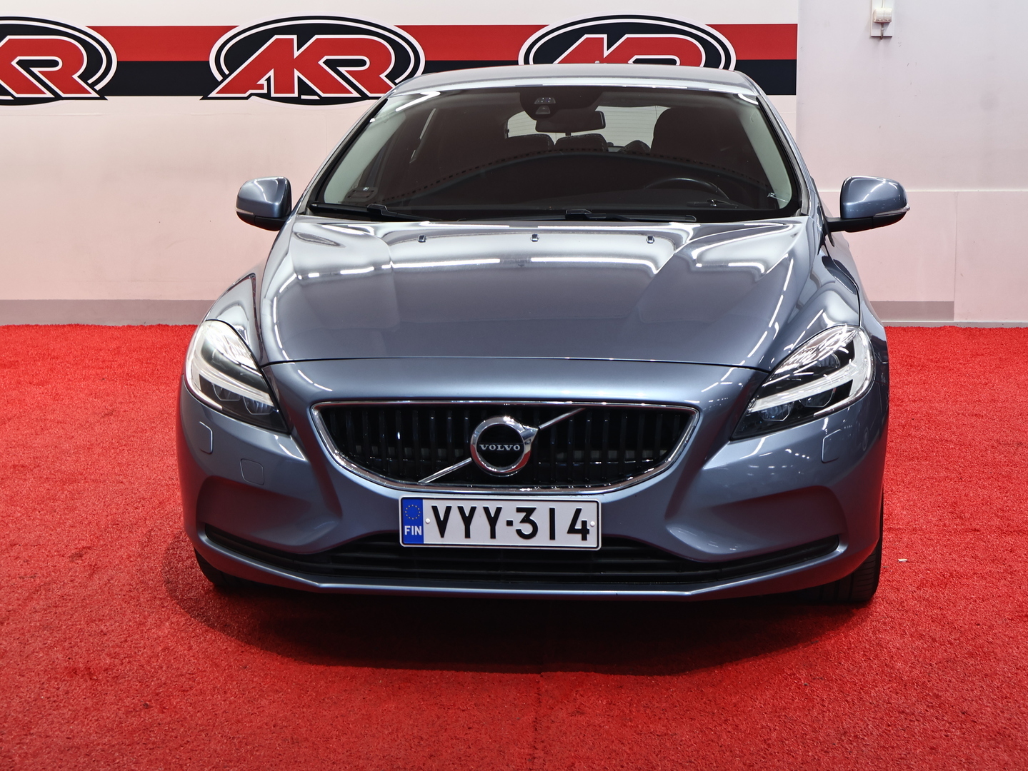 VOLVO V40 2016