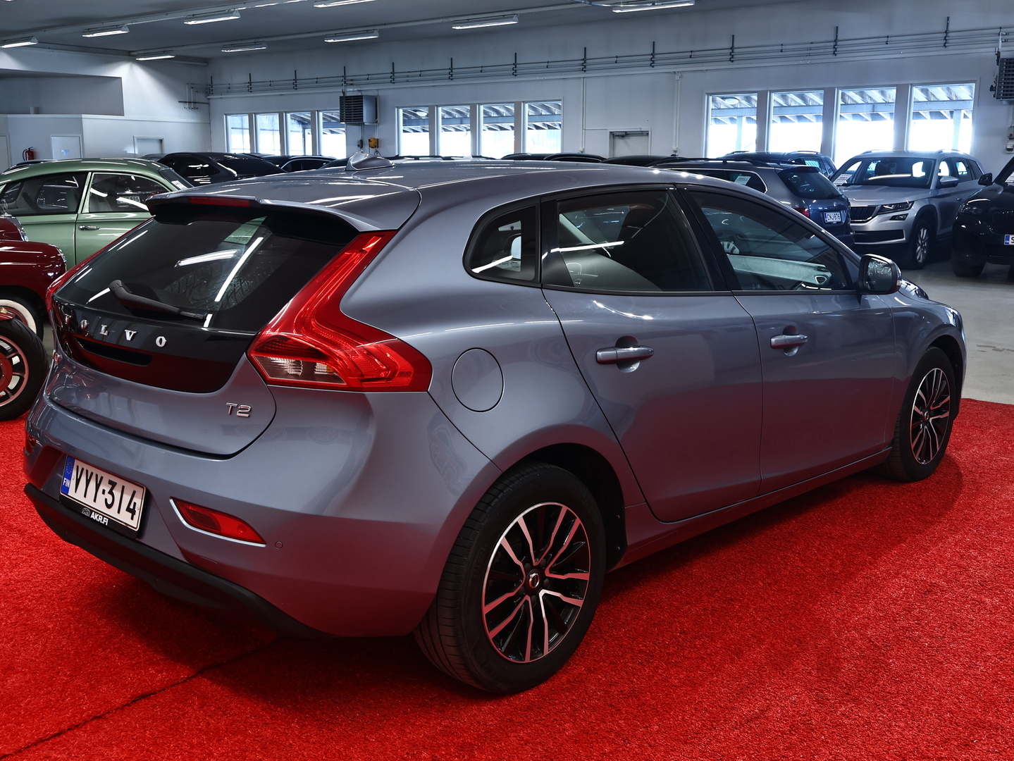 VOLVO V40 2016