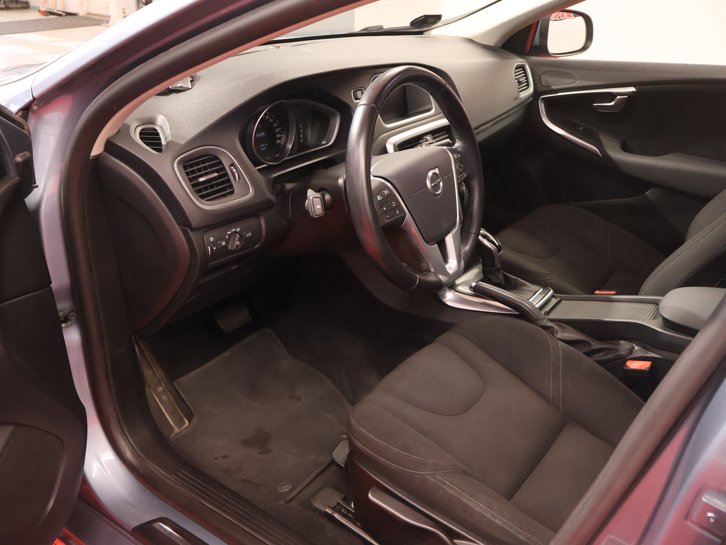 VOLVO V40 2016